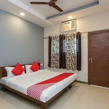 Oyo 17161 Hotel Mahalaxmi อุจเจน ภายนอก รูปภาพ