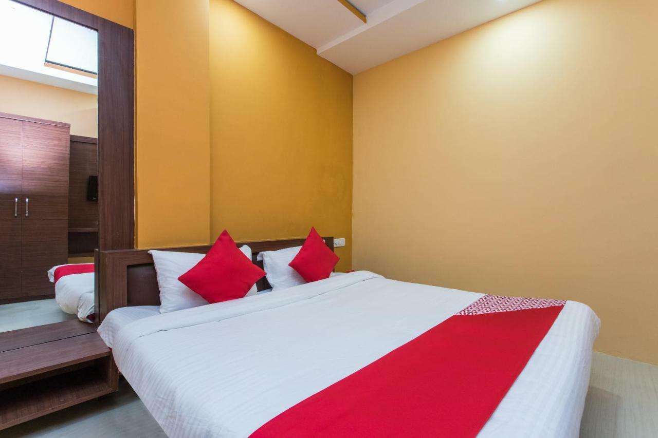 Oyo 17161 Hotel Mahalaxmi อุจเจน ภายนอก รูปภาพ